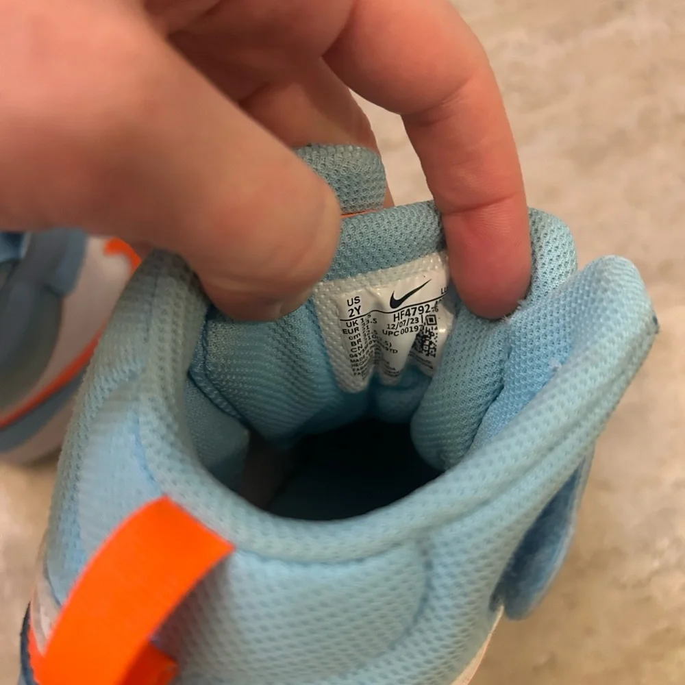 Nike High-Top Sneakers in Teal and Orange - Picture 5 of 5